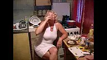 Мать напоила сына водкой и трахнулась на кухне