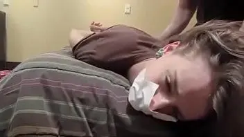 Отчим жестко трахнул падчерицу в отключке