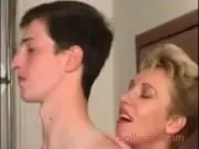 Сын трахнул в гараже сексуальную мать